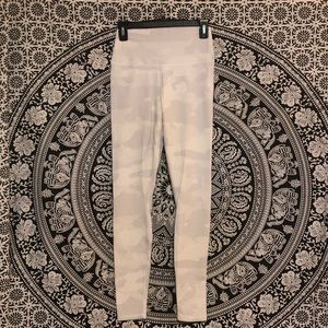 alo yoga camo leggings